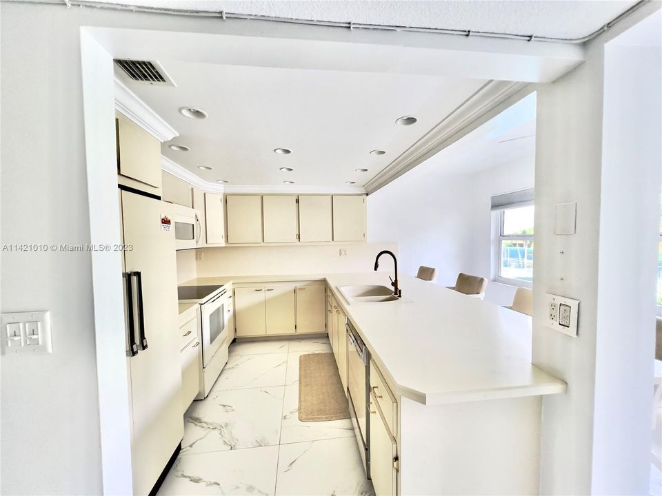 Recently Sold: $580,000 (2 beds, 2 baths, 2168 Square Feet)