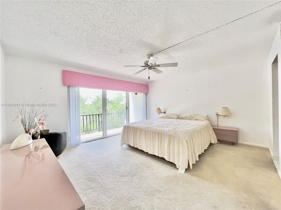 Recently Sold: $580,000 (2 beds, 2 baths, 2168 Square Feet)