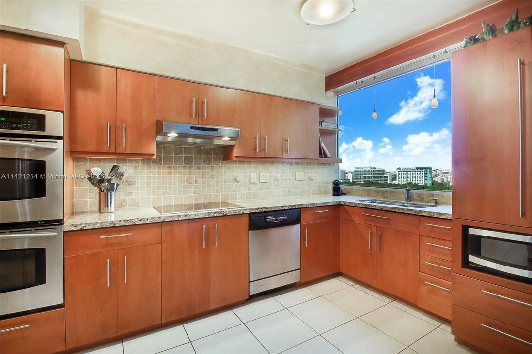 Recently Sold: $649,000 (2 beds, 2 baths, 1640 Square Feet)