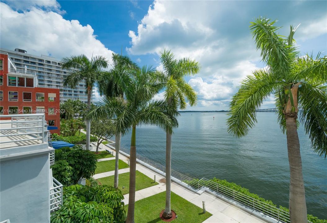 Recently Sold: $649,000 (2 beds, 2 baths, 1640 Square Feet)