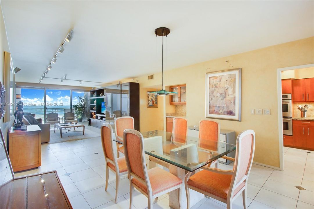 Recently Sold: $649,000 (2 beds, 2 baths, 1640 Square Feet)