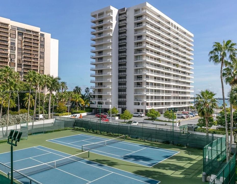 Recently Sold: $649,000 (2 beds, 2 baths, 1640 Square Feet)