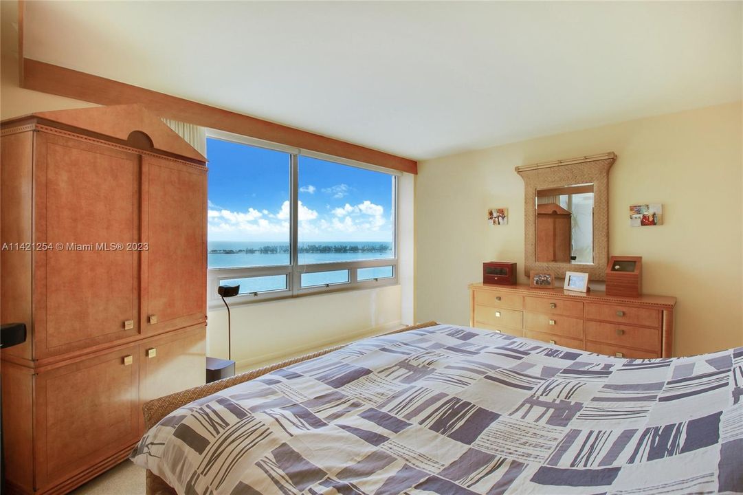 Recently Sold: $649,000 (2 beds, 2 baths, 1640 Square Feet)