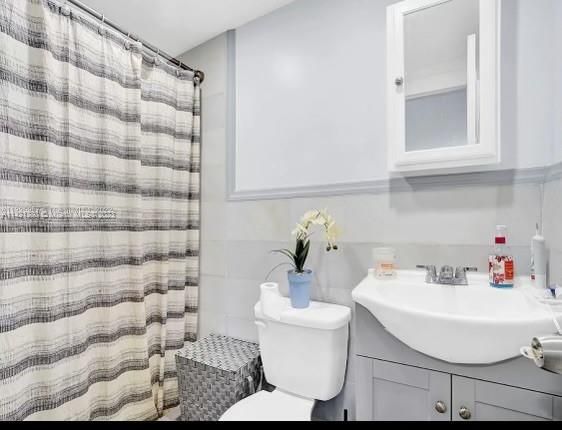 Recently Rented: $1,295 (1 beds, 1 baths, 1394 Square Feet)