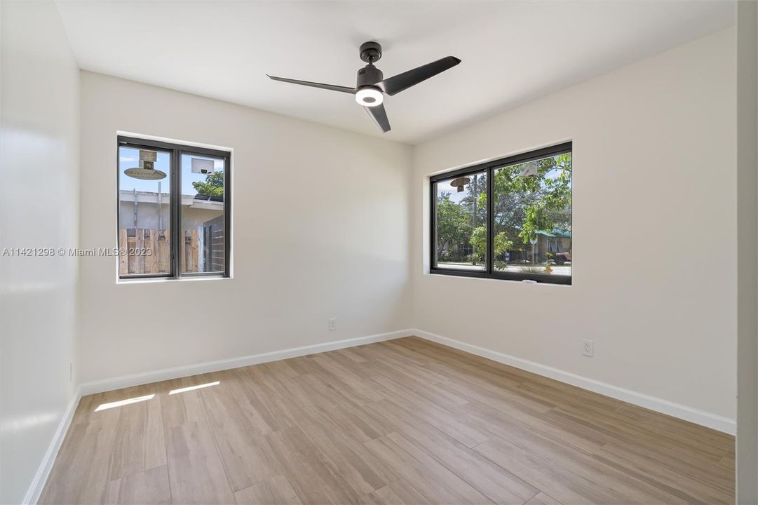 Recently Sold: $945,000 (4 beds, 3 baths, 1820 Square Feet)