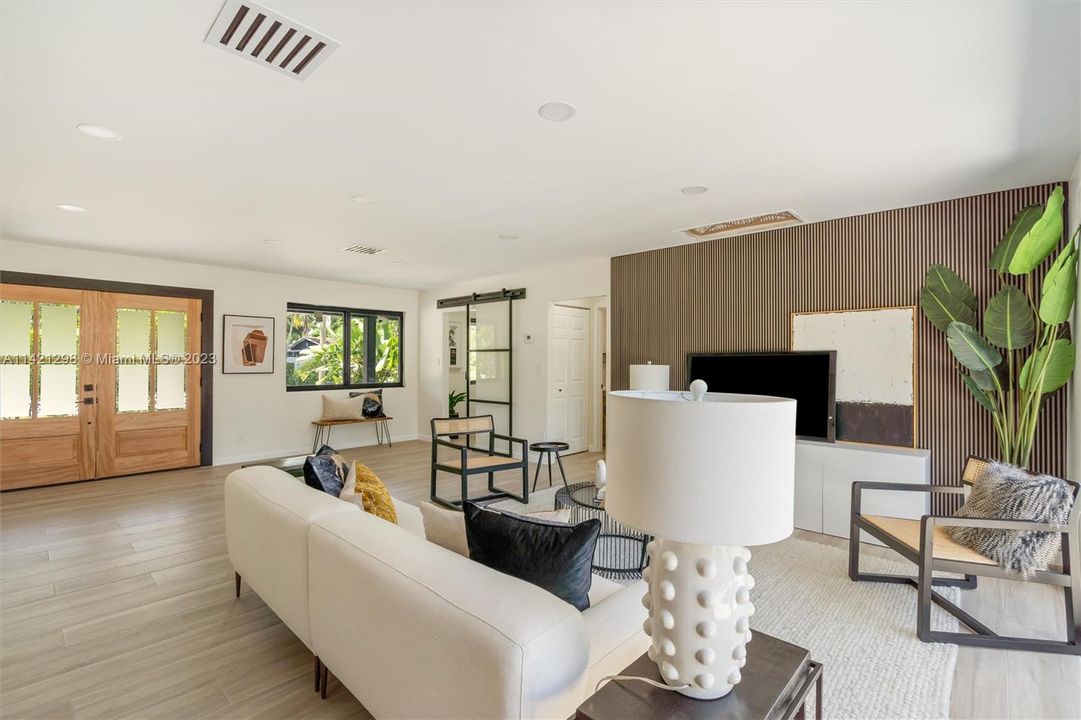 Recently Sold: $945,000 (4 beds, 3 baths, 1820 Square Feet)