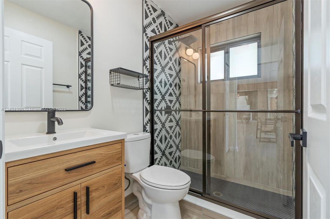 Recently Sold: $945,000 (4 beds, 3 baths, 1820 Square Feet)