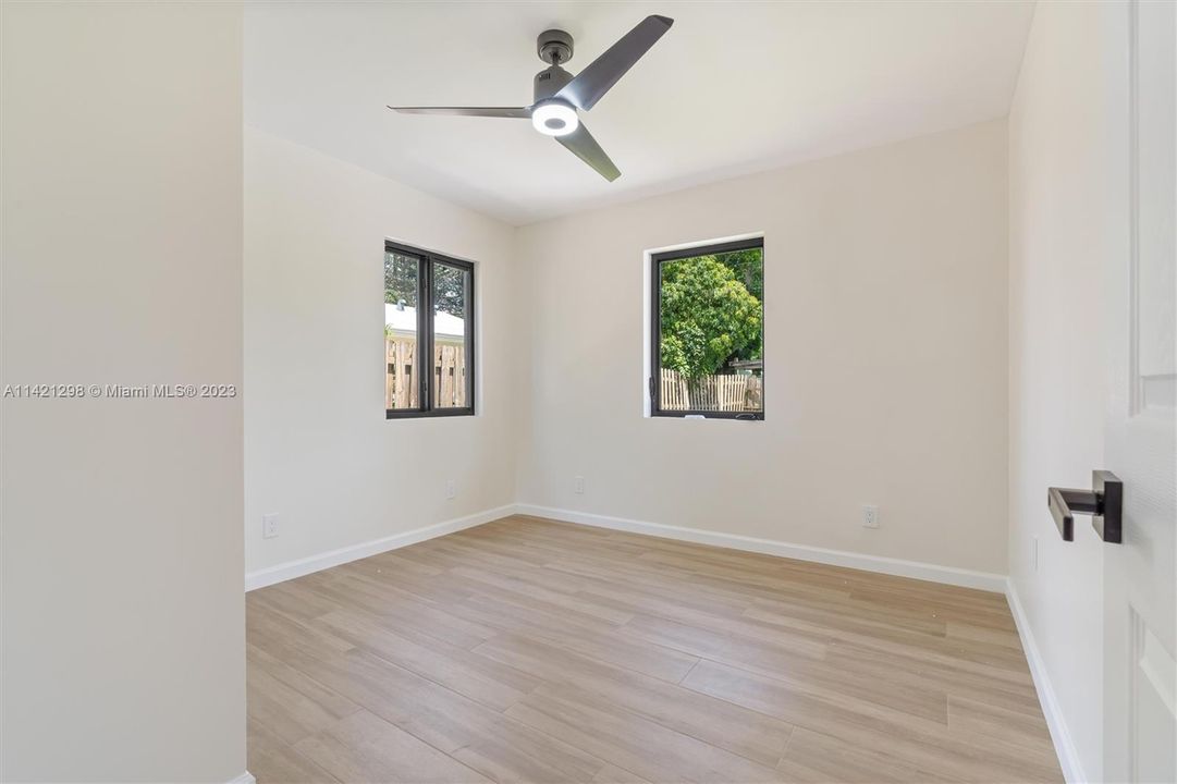 Recently Sold: $945,000 (4 beds, 3 baths, 1820 Square Feet)