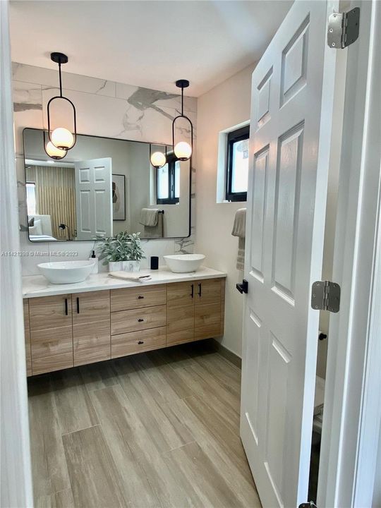 Recently Sold: $945,000 (4 beds, 3 baths, 1820 Square Feet)