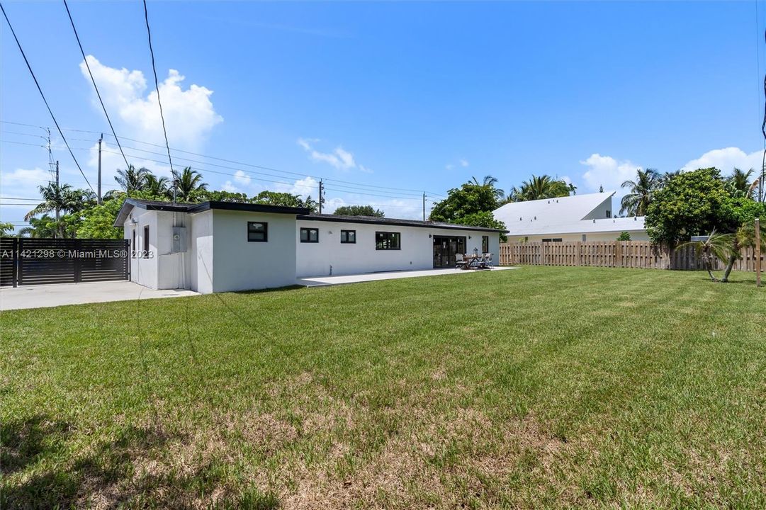 Recently Sold: $945,000 (4 beds, 3 baths, 1820 Square Feet)