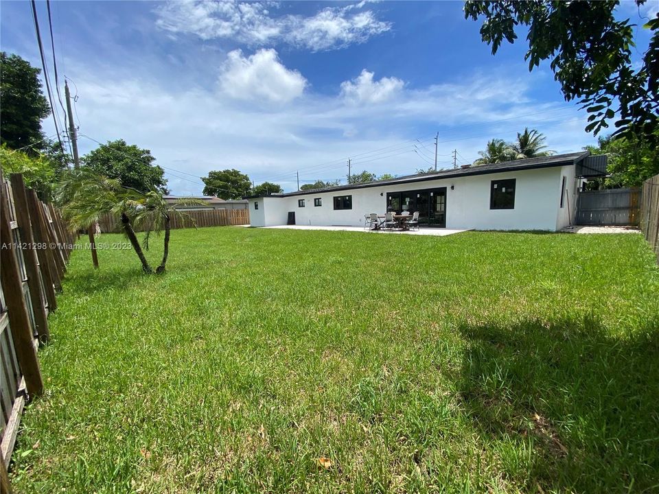 Recently Sold: $945,000 (4 beds, 3 baths, 1820 Square Feet)