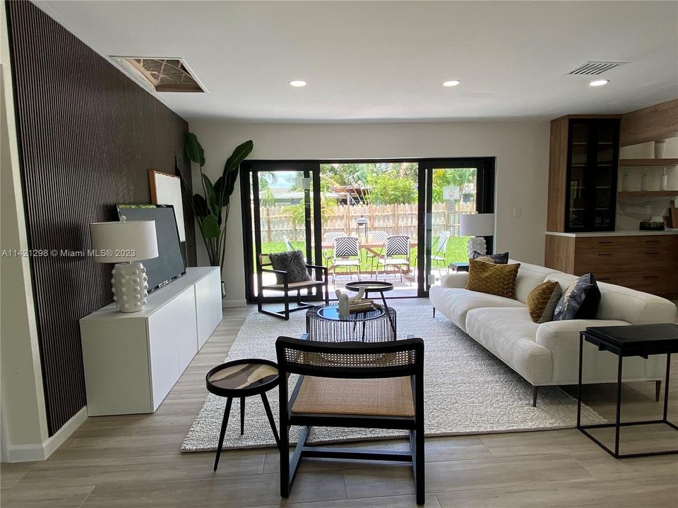 Recently Sold: $945,000 (4 beds, 3 baths, 1820 Square Feet)