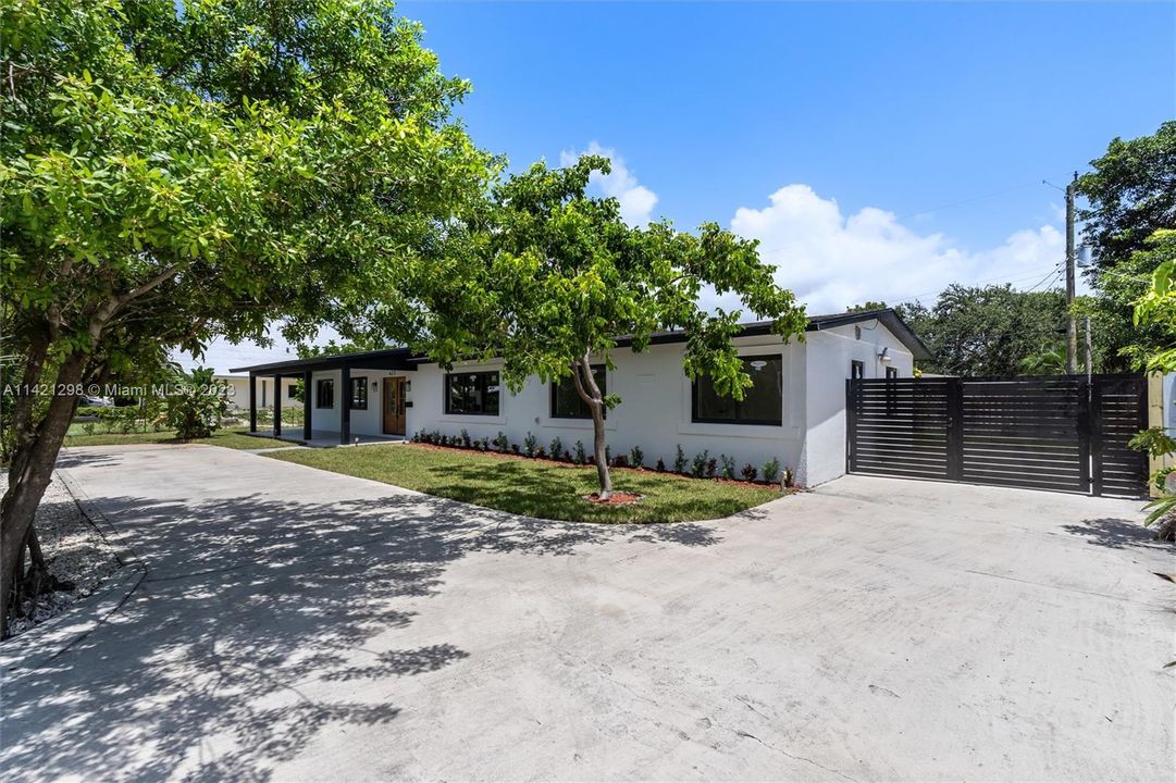 Recently Sold: $945,000 (4 beds, 3 baths, 1820 Square Feet)