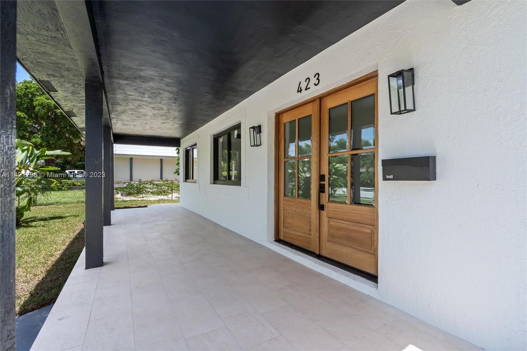 Recently Sold: $945,000 (4 beds, 3 baths, 1820 Square Feet)