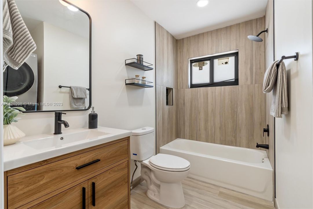 Recently Sold: $945,000 (4 beds, 3 baths, 1820 Square Feet)