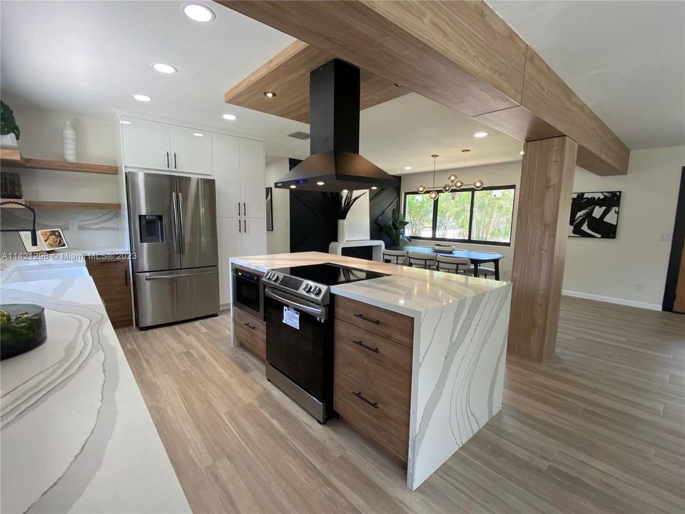 Recently Sold: $945,000 (4 beds, 3 baths, 1820 Square Feet)