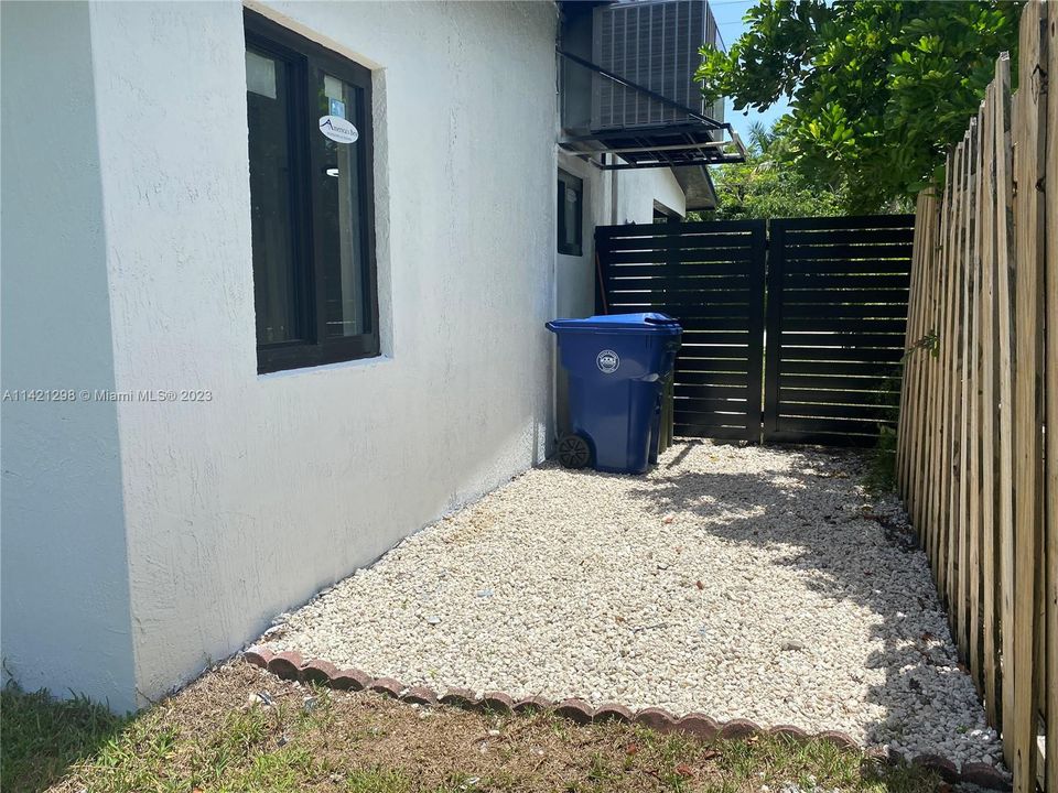 Recently Sold: $945,000 (4 beds, 3 baths, 1820 Square Feet)