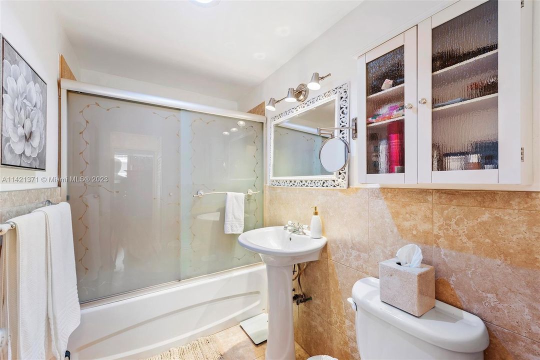 Недавно продано: $310,000 (1 спален, 1 ванн, 750 Квадратных фут)