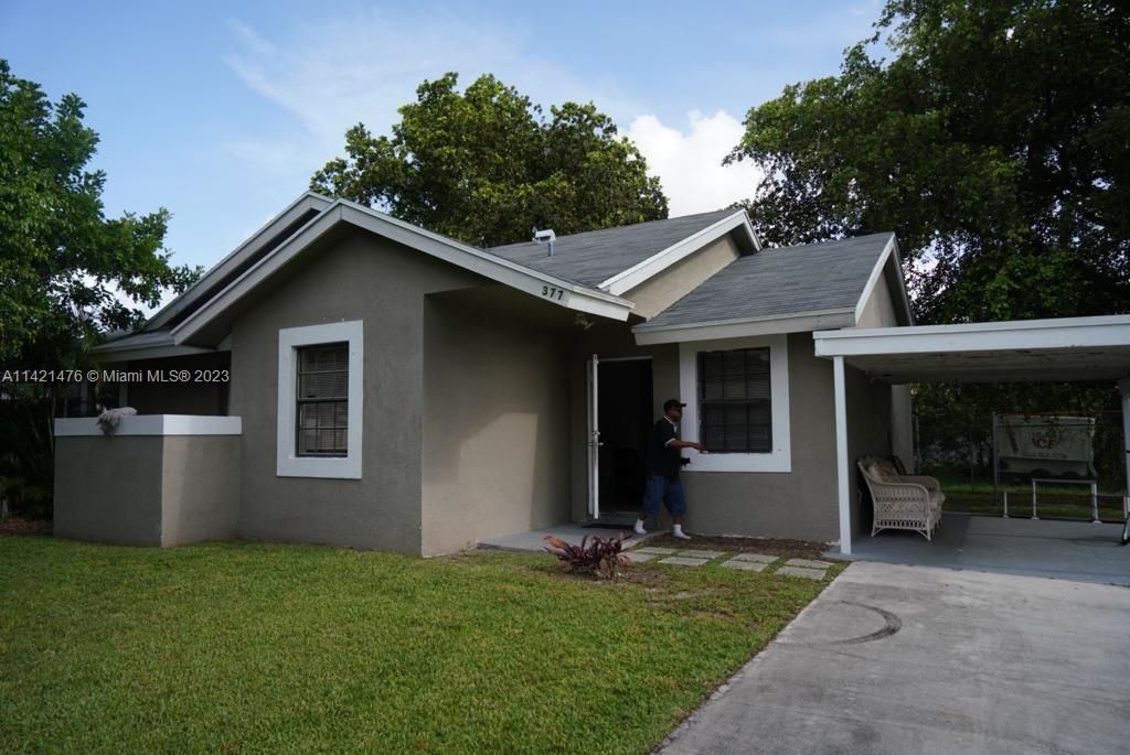 Recently Sold: $349,000 (4 beds, 2 baths, 1273 Square Feet)