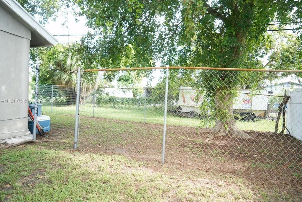 Recently Sold: $349,000 (4 beds, 2 baths, 1273 Square Feet)