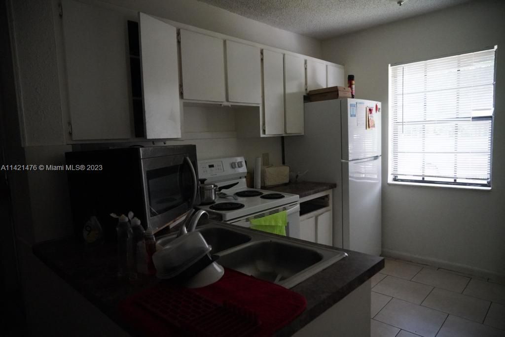 Recently Sold: $349,000 (4 beds, 2 baths, 1273 Square Feet)