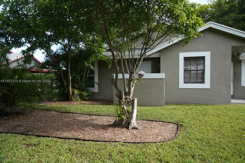 Recently Sold: $349,000 (4 beds, 2 baths, 1273 Square Feet)