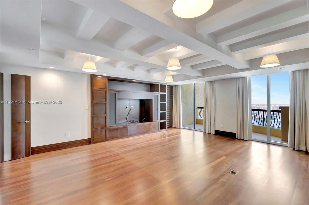 Recently Sold: $5,405,000 (4 beds, 4 baths, 4415 Square Feet)