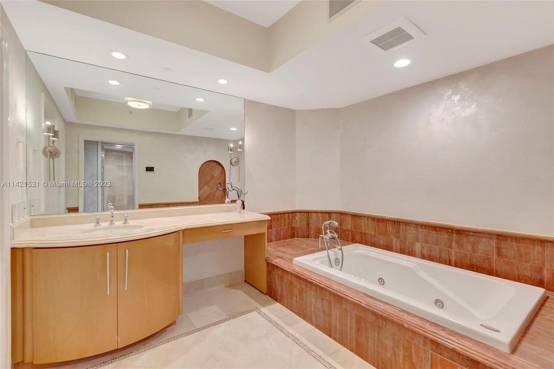 Recently Sold: $5,405,000 (4 beds, 4 baths, 4415 Square Feet)