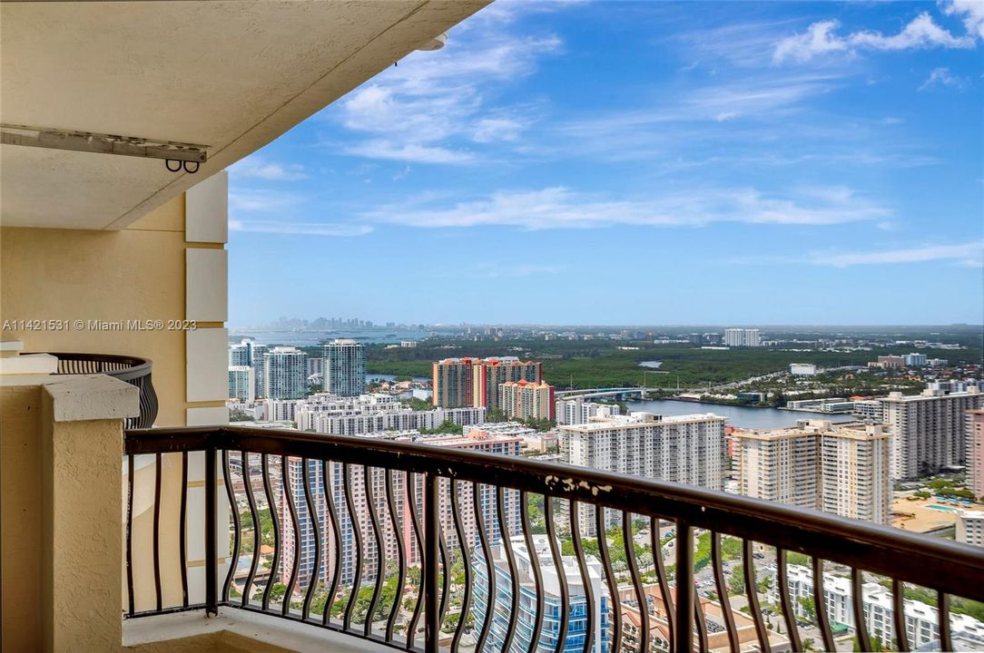 Recently Sold: $5,405,000 (4 beds, 4 baths, 4415 Square Feet)