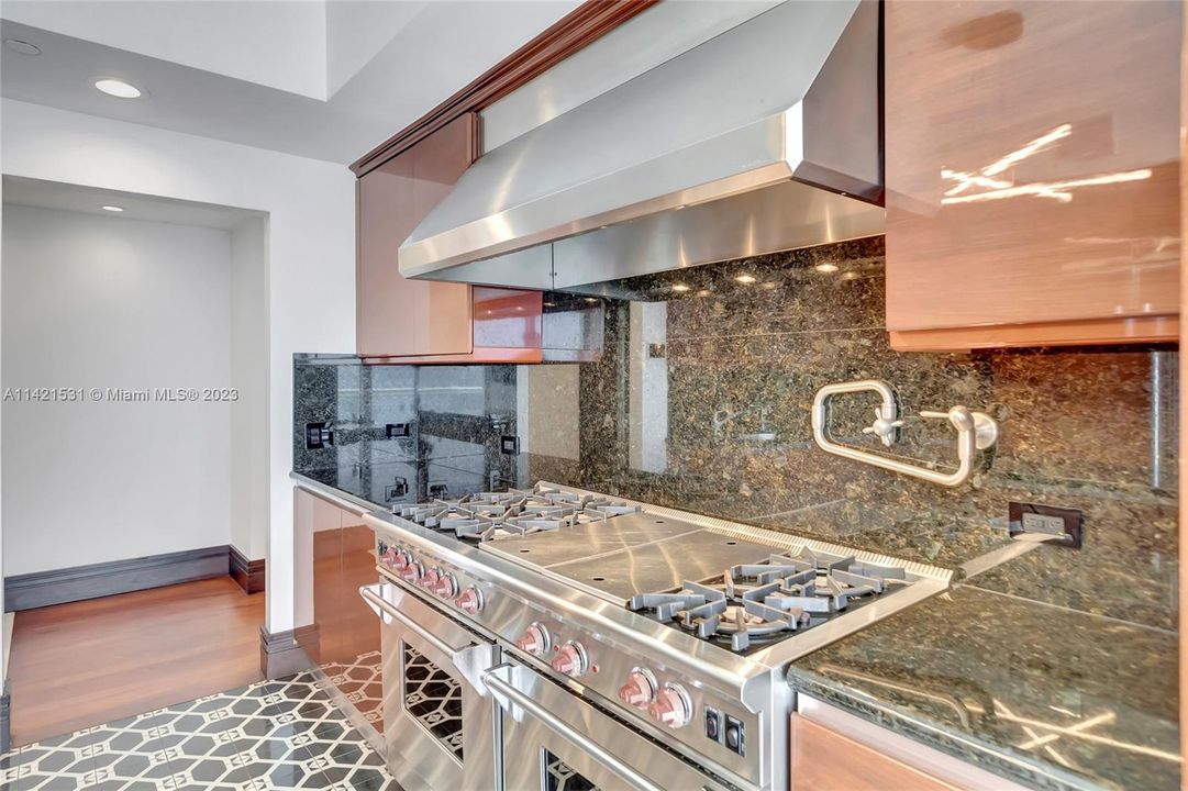 Recently Sold: $5,405,000 (4 beds, 4 baths, 4415 Square Feet)