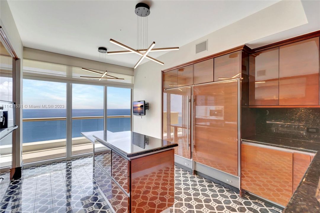 Recently Sold: $5,405,000 (4 beds, 4 baths, 4415 Square Feet)