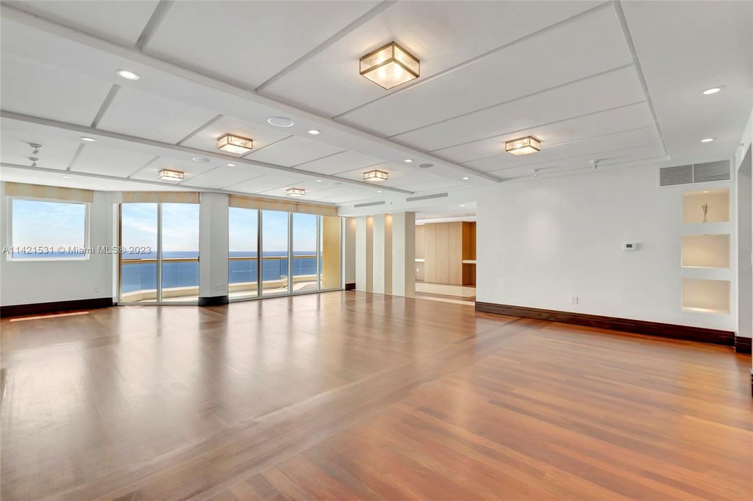 Recently Sold: $5,405,000 (4 beds, 4 baths, 4415 Square Feet)