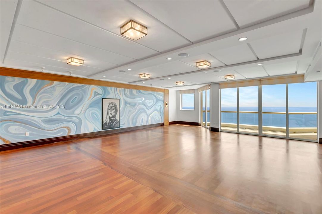 Recently Sold: $5,405,000 (4 beds, 4 baths, 4415 Square Feet)