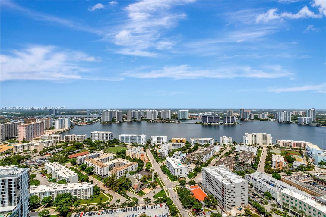 Recently Sold: $5,405,000 (4 beds, 4 baths, 4415 Square Feet)