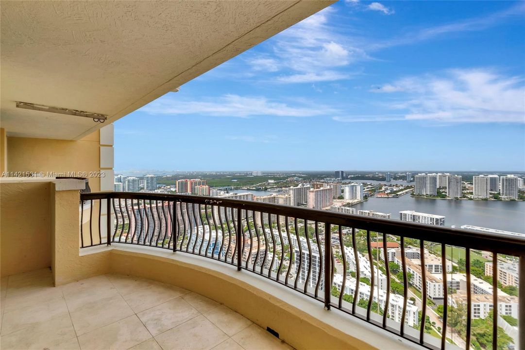 Recently Sold: $5,405,000 (4 beds, 4 baths, 4415 Square Feet)