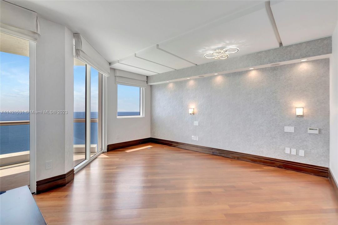 Recently Sold: $5,405,000 (4 beds, 4 baths, 4415 Square Feet)