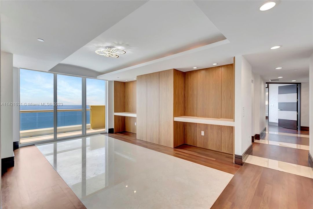 Recently Sold: $5,405,000 (4 beds, 4 baths, 4415 Square Feet)