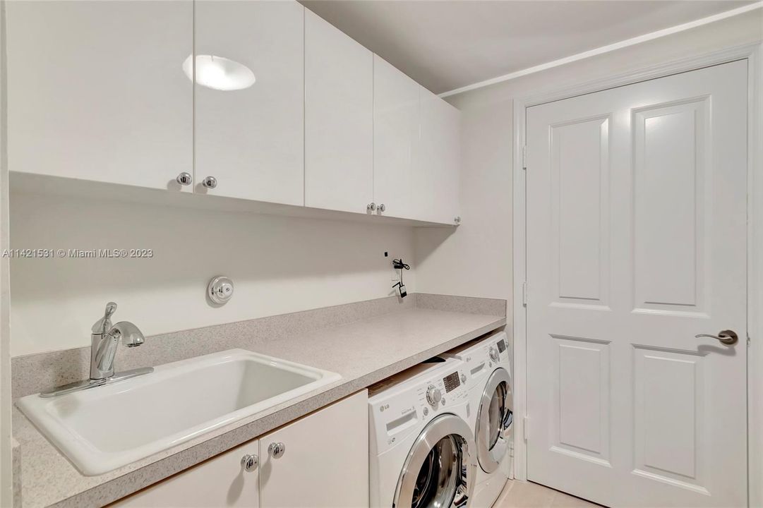 Recently Sold: $5,405,000 (4 beds, 4 baths, 4415 Square Feet)