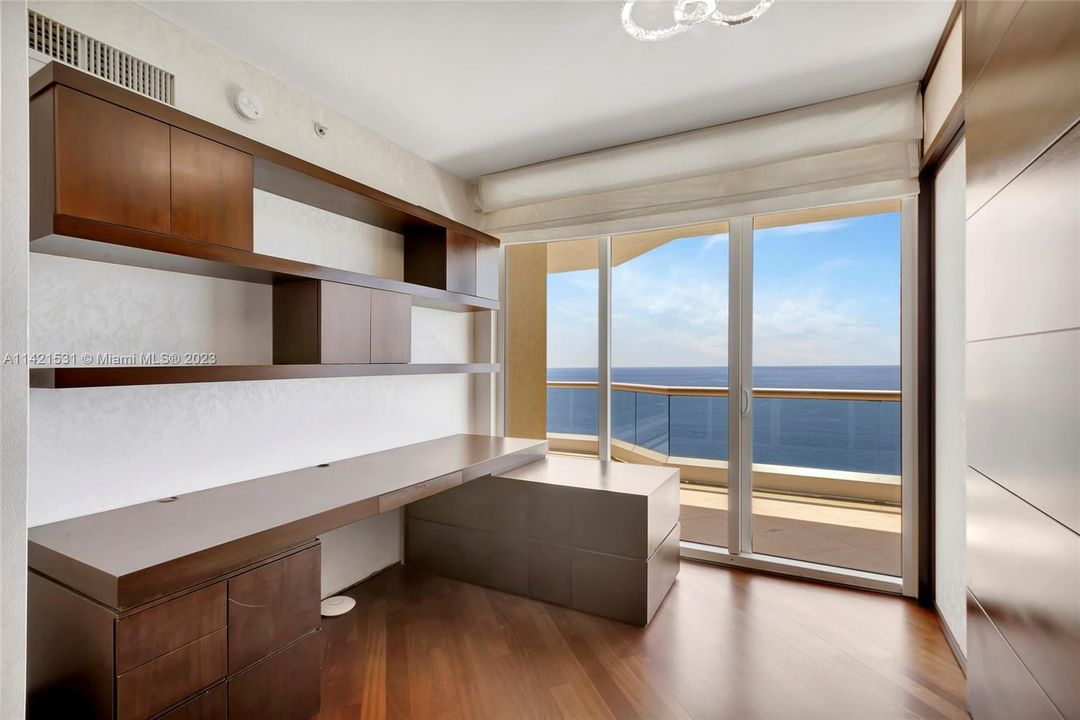 Recently Sold: $5,405,000 (4 beds, 4 baths, 4415 Square Feet)