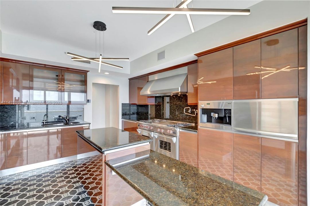 Recently Sold: $5,405,000 (4 beds, 4 baths, 4415 Square Feet)