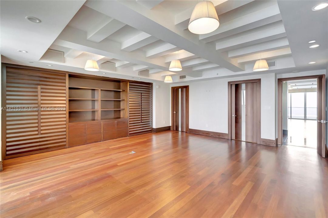 Recently Sold: $5,405,000 (4 beds, 4 baths, 4415 Square Feet)