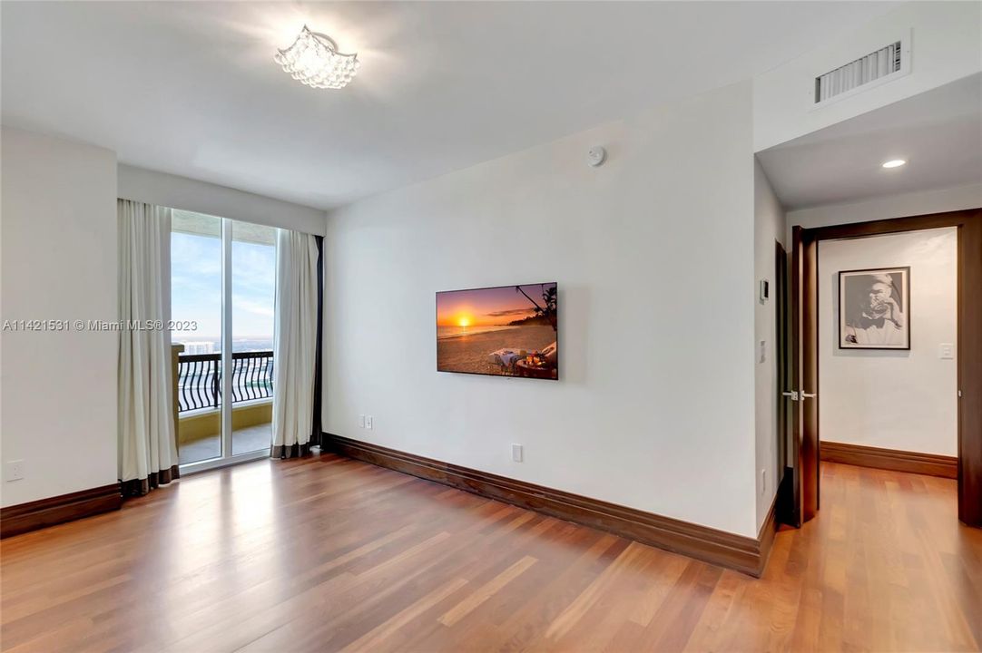 Recently Sold: $5,405,000 (4 beds, 4 baths, 4415 Square Feet)