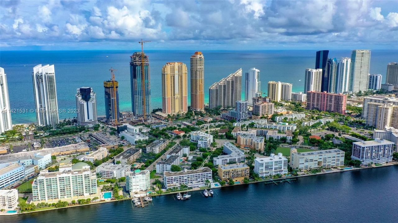 Recently Sold: $5,405,000 (4 beds, 4 baths, 4415 Square Feet)