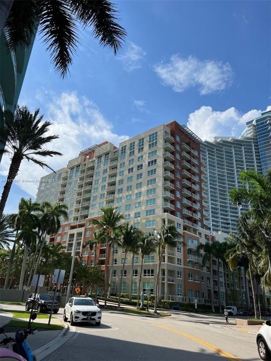 Recently Sold: $540,000 (2 beds, 2 baths, 1068 Square Feet)