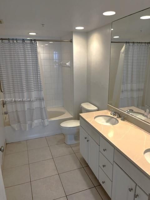 Recently Sold: $540,000 (2 beds, 2 baths, 1068 Square Feet)