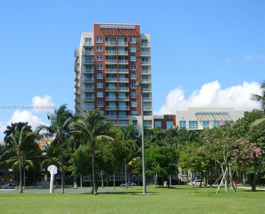 Recently Sold: $540,000 (2 beds, 2 baths, 1068 Square Feet)