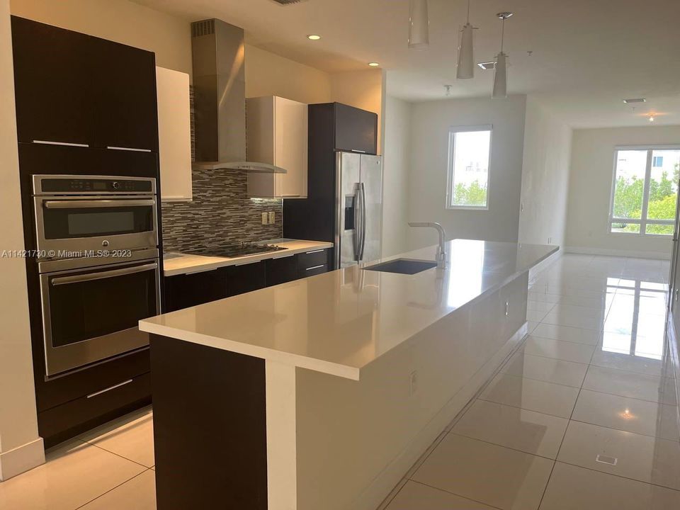 Recently Rented: $3,400 (3 beds, 2 baths, 1689 Square Feet)