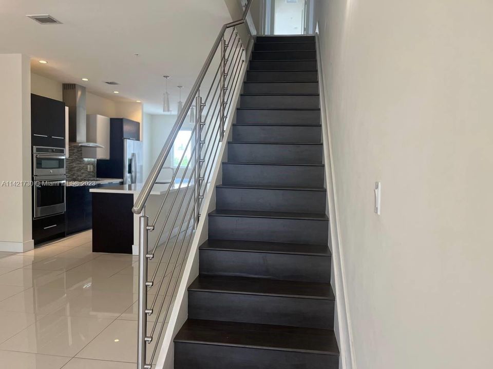 Recently Rented: $3,400 (3 beds, 2 baths, 1689 Square Feet)