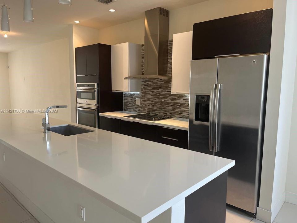 Recently Rented: $3,400 (3 beds, 2 baths, 1689 Square Feet)