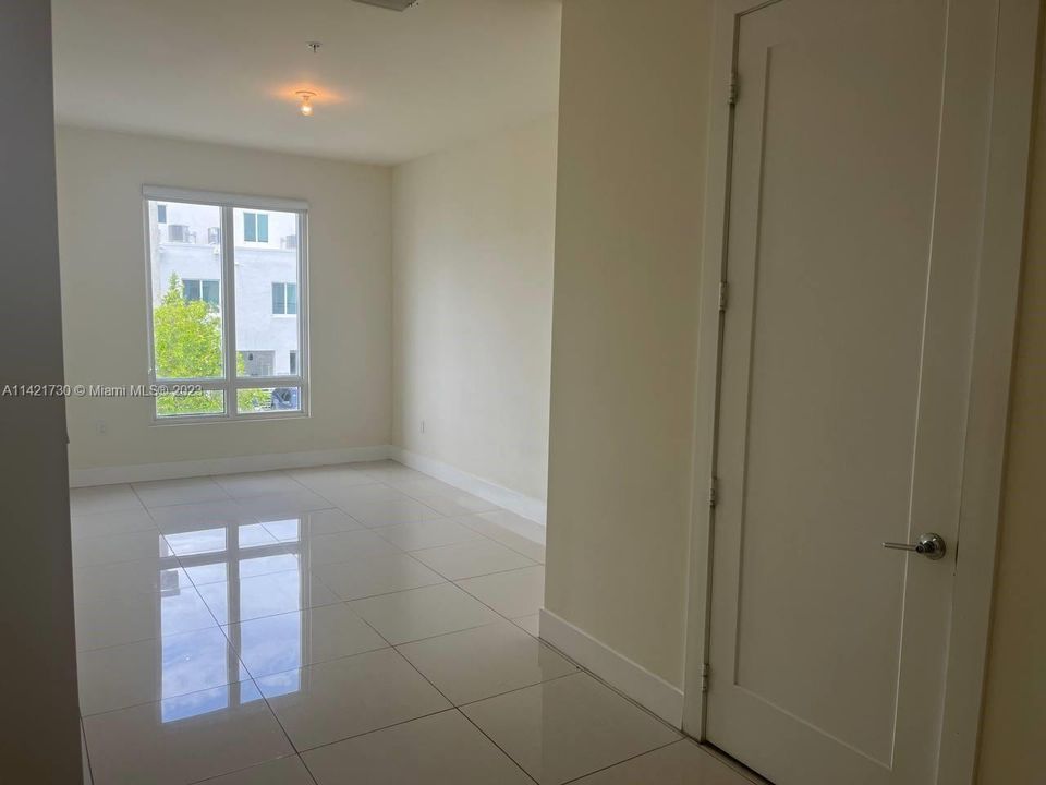 Recently Rented: $3,400 (3 beds, 2 baths, 1689 Square Feet)